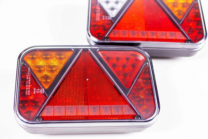 Verlichtingsset: FRISTOM LED achterlichten + HORPOL LED markeringslichten + MANTES 7m 7-polige kabelboom