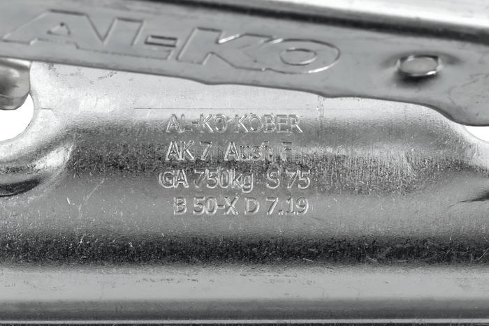 AL-KO AK7 PLUS kogelkoppeling voor een aanhanger van 750 kg met een 50 mm buisvormige dissel.