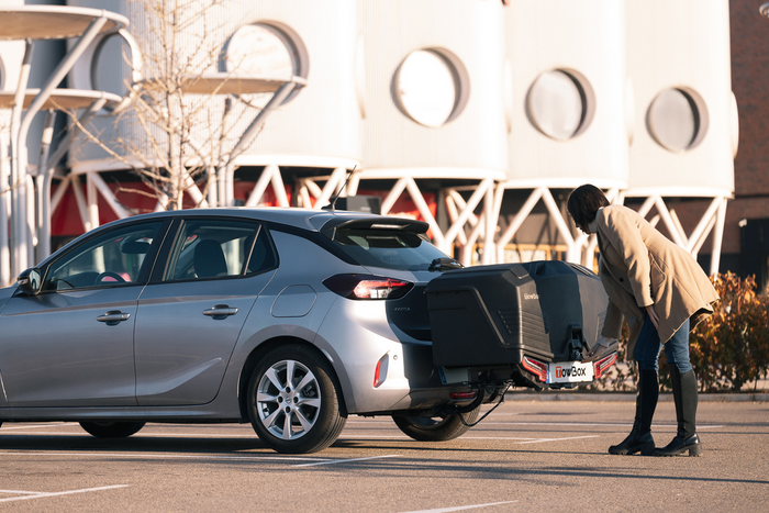 Towbox Alpha urban zwart - bagagebox voor montage op de trekhaak