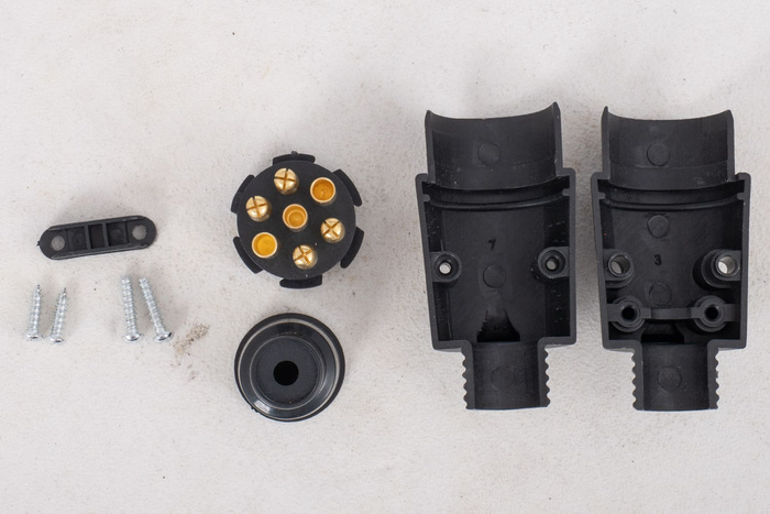 OUTLET 7-PIN UNITRAILER stekker voor trekhaakcontactdoos