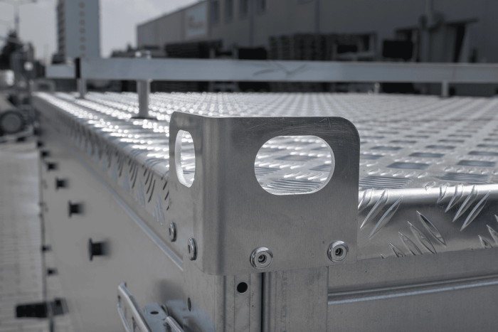 Lichte aanhangwagen op veren 200x125 UNITRAILER GARDEN 201/R KIPP met BIS zijwanden en aluminium deksel