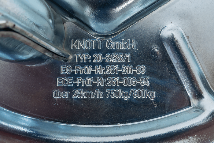 Remmenset met ankerschijf KNOTT 24489.69K rem 200x50 links