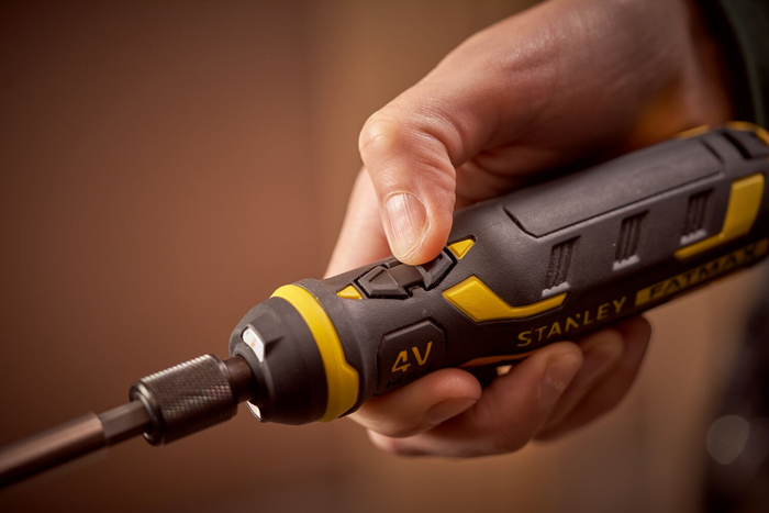STANLEY 4V schroevendraaier met accu, oplader en bits 