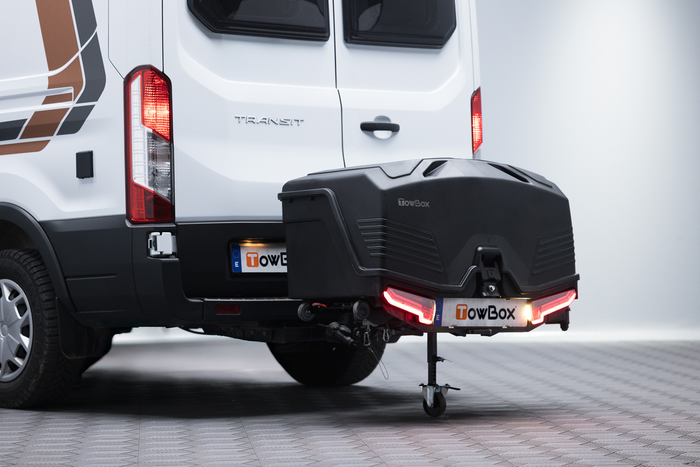 Towbox Camper Alpha zwart LED (lang) - bagagebox voor montage op de trekhaak