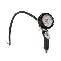 Opblaaspistool met een YATO YT-2370 drukmeter