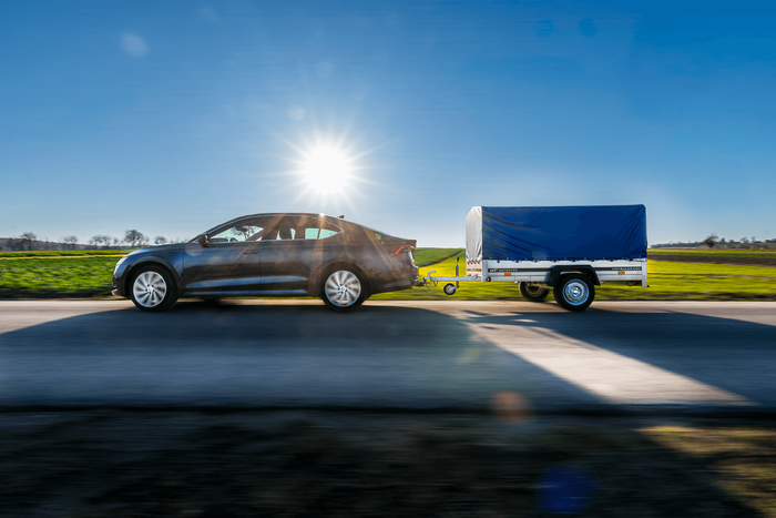 Unitrailer GARDEN TRAILER 230 FD met neuswiel, H-800 frame en blauwe hoes