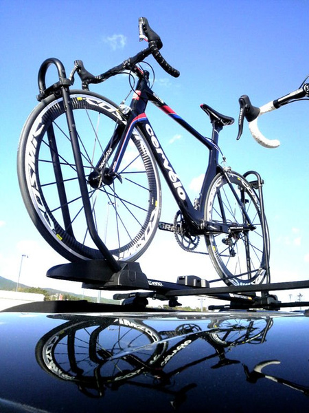 Inter Pack Lotos - Fietsendrager gemonteerd op de wielen