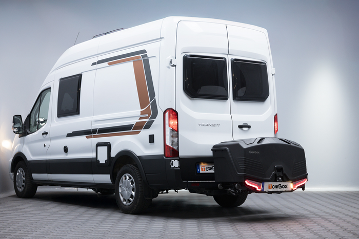 Towbox Camper Alpha zwart LED (lang) - bagagebox voor montage op de trekhaak