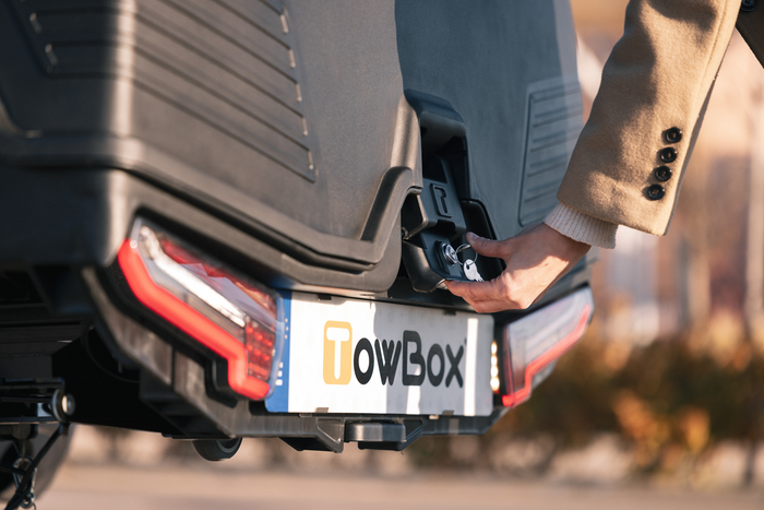 Towbox Alpha urban zwart - bagagebox voor montage op de trekhaak